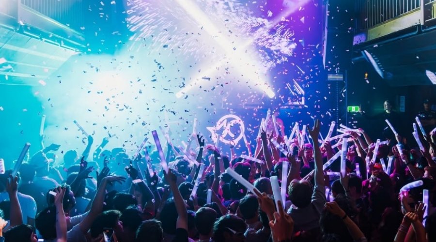 club-dancing-factors-affecting-hospitality-insurance-premiums-essential-guide