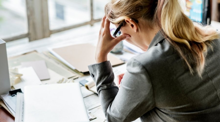 woman-reading-measuring-value-in-your-clubs-insurance-program