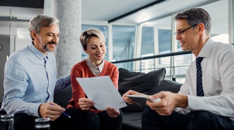 couple-overlooking-agreement-measuring-value-in-your-clubs-insurance-program