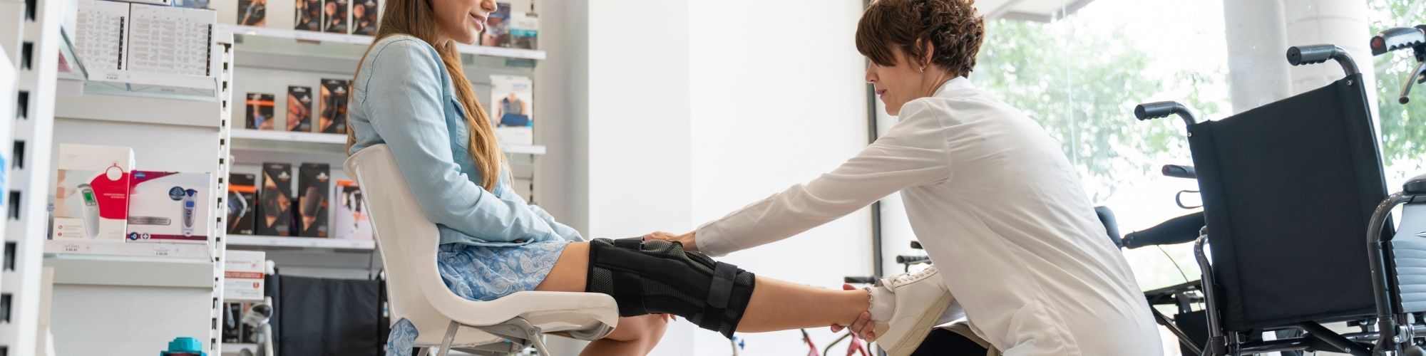 Physiotherapist working with patient - Allied Health Professional Insurance